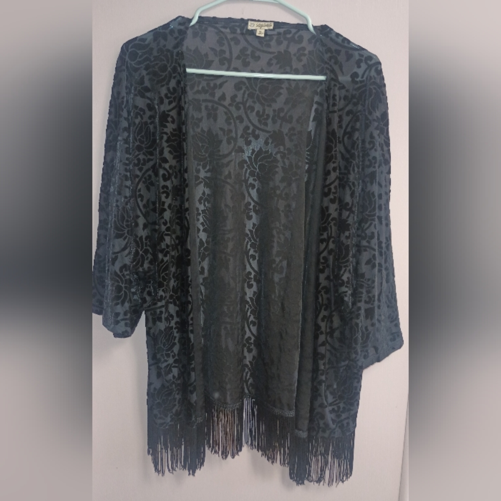 Lily White. "kimono" (VINTAGE) XL in Black/ Fringe.. floral 🖤